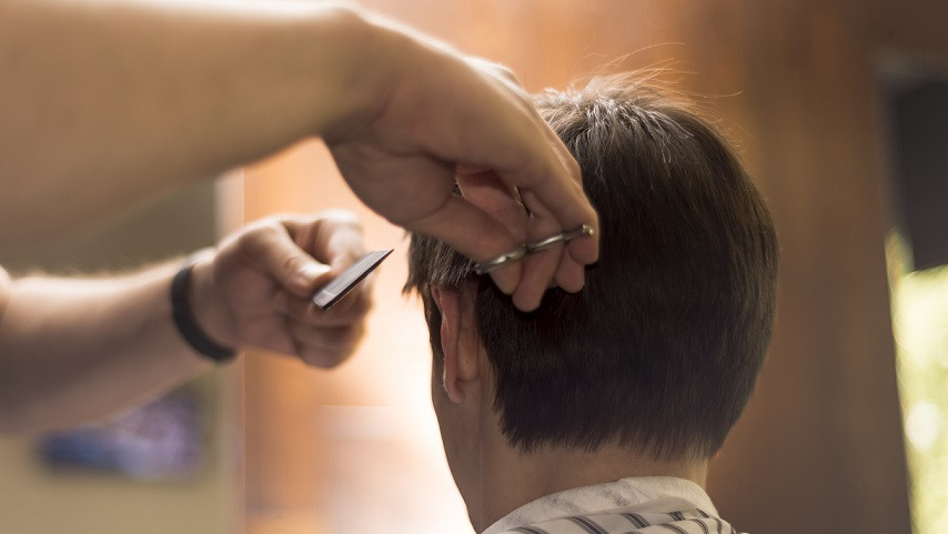 Fiqih: Bolehkah Potong Rambut saat Junub?